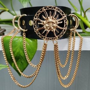 Stunning Gold Sun Choker With Chains